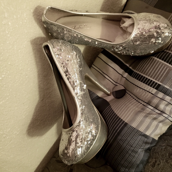 Heels - Picture 2 of 4